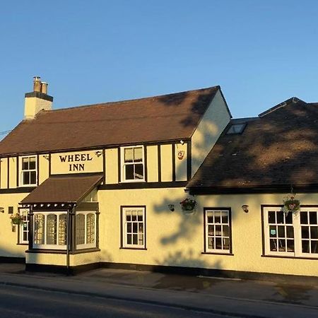 The New Wheel Inn Lymington Εξωτερικό φωτογραφία