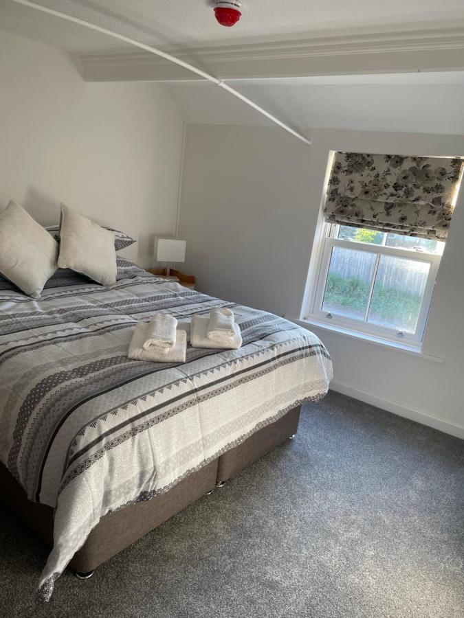 The New Wheel Inn Lymington Εξωτερικό φωτογραφία