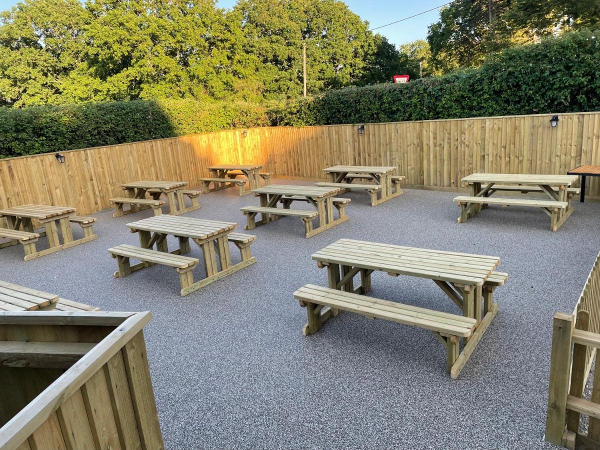 The New Wheel Inn Lymington Εξωτερικό φωτογραφία