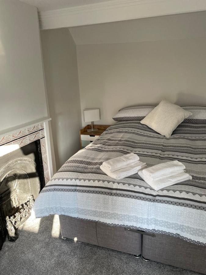 The New Wheel Inn Lymington Εξωτερικό φωτογραφία