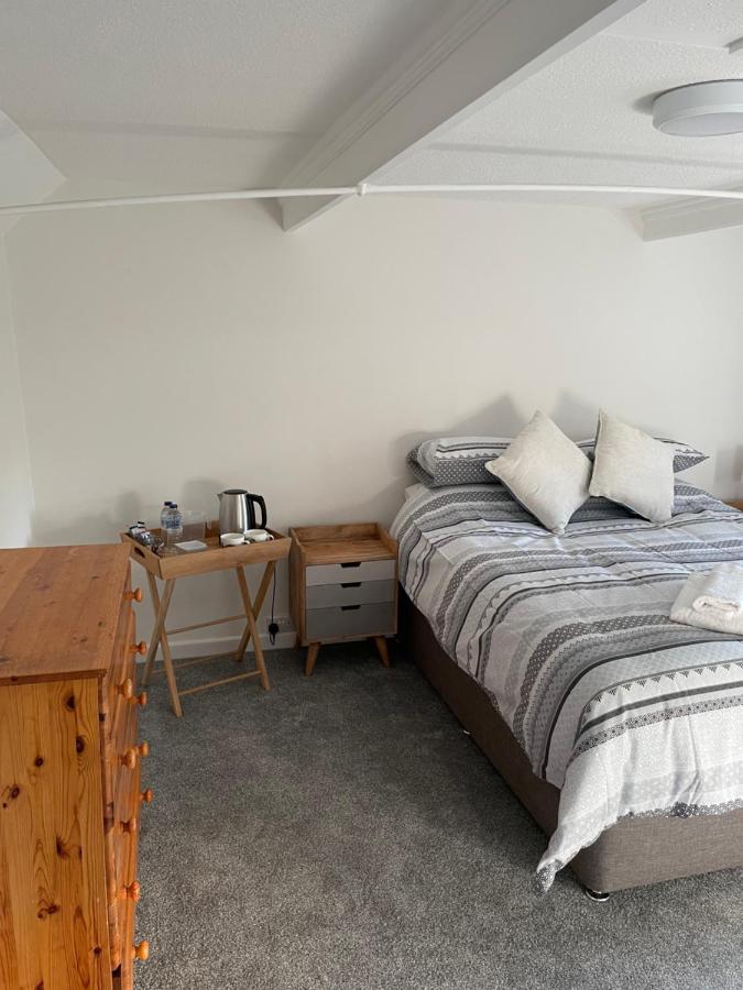 The New Wheel Inn Lymington Εξωτερικό φωτογραφία