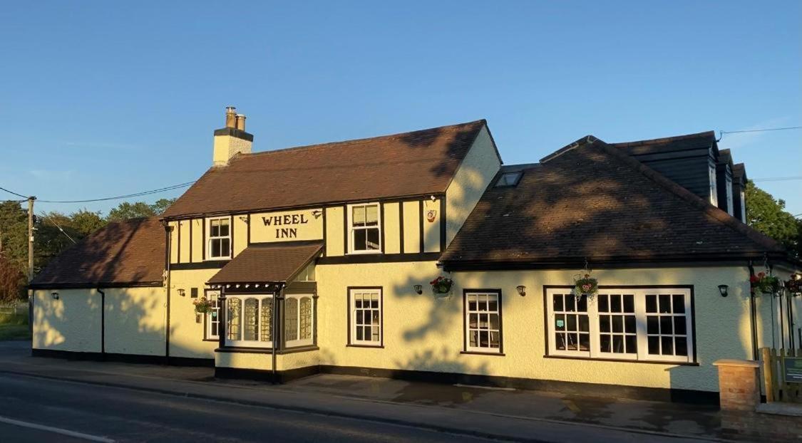The New Wheel Inn Lymington Εξωτερικό φωτογραφία