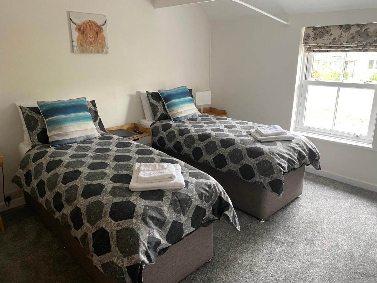 The New Wheel Inn Lymington Εξωτερικό φωτογραφία