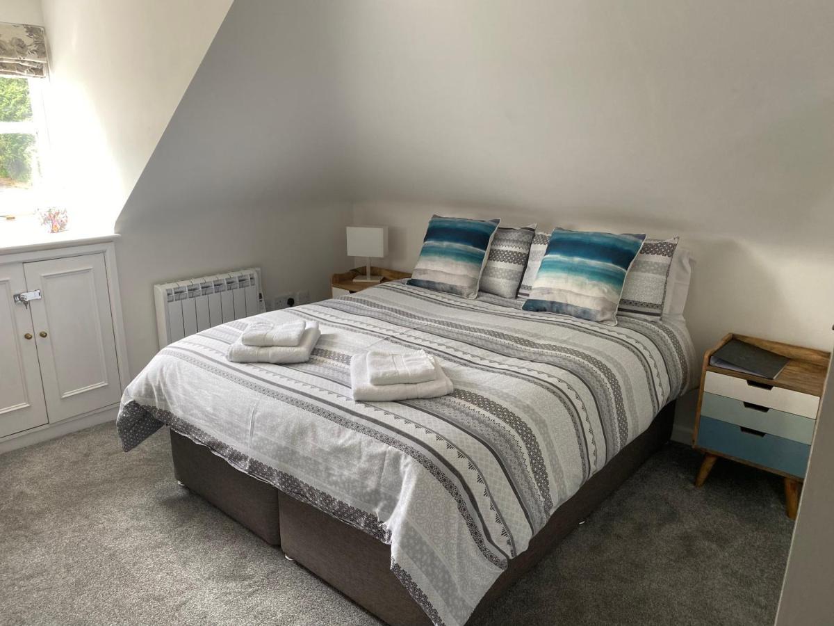 The New Wheel Inn Lymington Εξωτερικό φωτογραφία