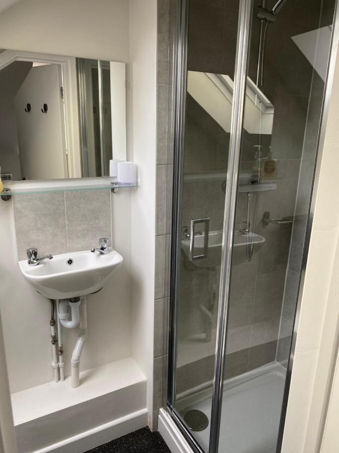 The New Wheel Inn Lymington Εξωτερικό φωτογραφία