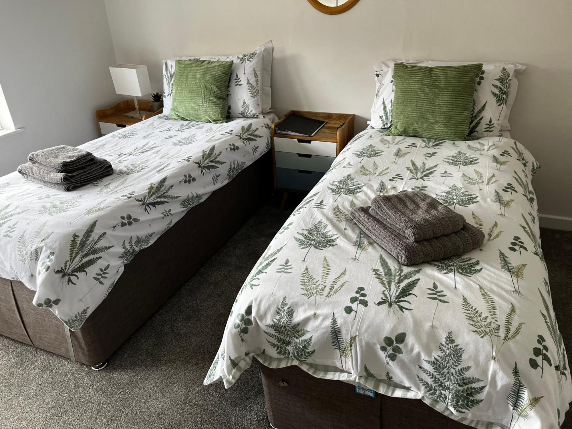 The New Wheel Inn Lymington Εξωτερικό φωτογραφία