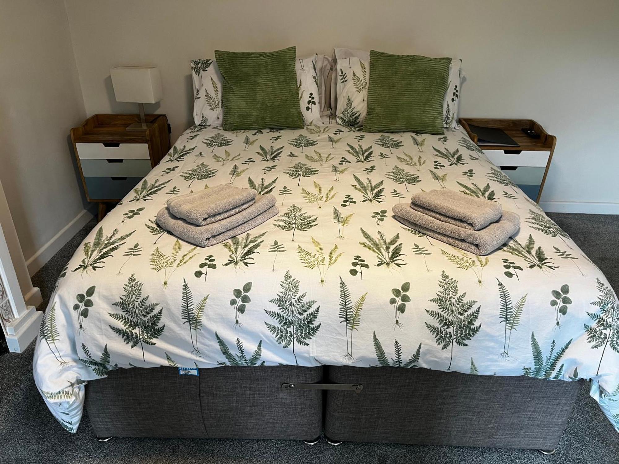 The New Wheel Inn Lymington Εξωτερικό φωτογραφία